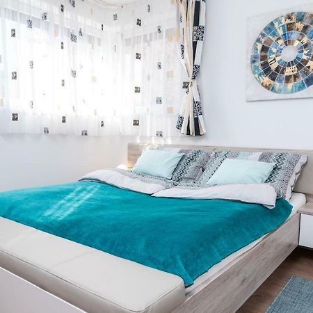 Defne Apartman Debrecen Extérieur photo
