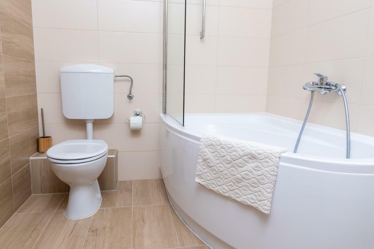 Defne Apartman Debrecen Extérieur photo