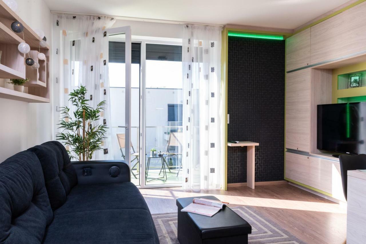 Defne Apartman Debrecen Extérieur photo