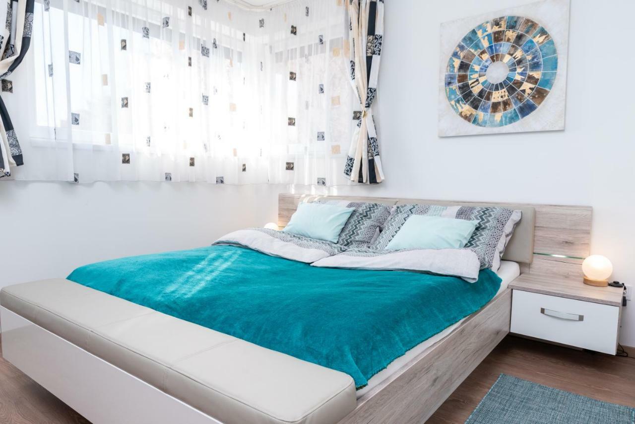 Defne Apartman Debrecen Extérieur photo