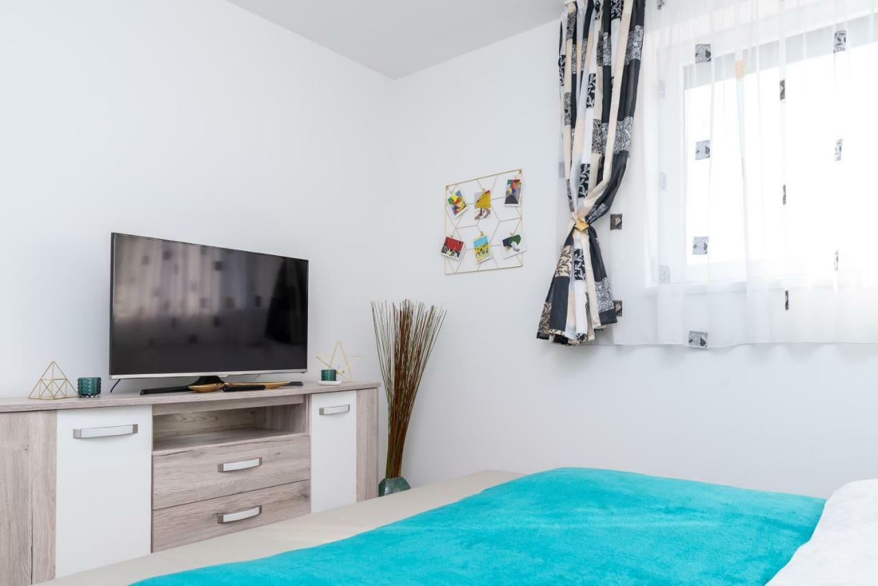 Defne Apartman Debrecen Extérieur photo