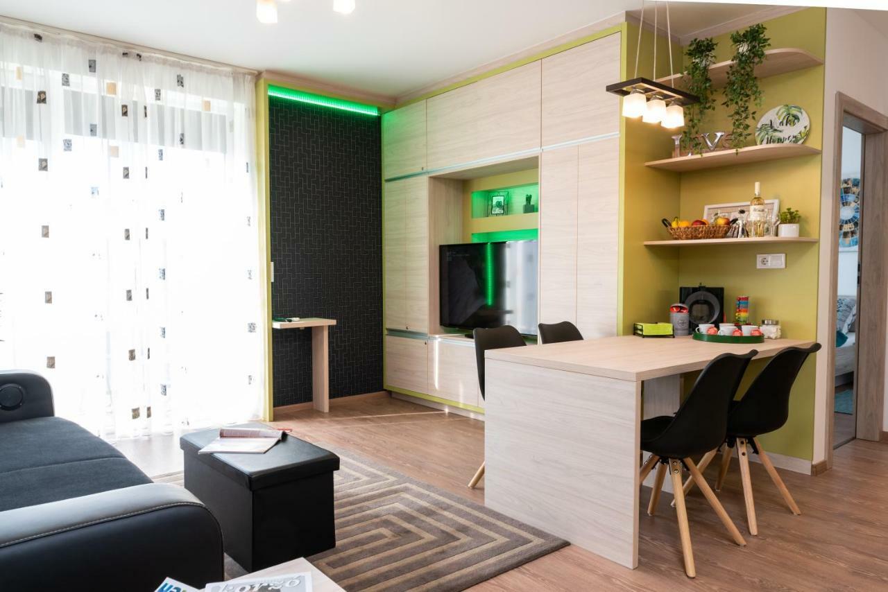 Defne Apartman Debrecen Extérieur photo
