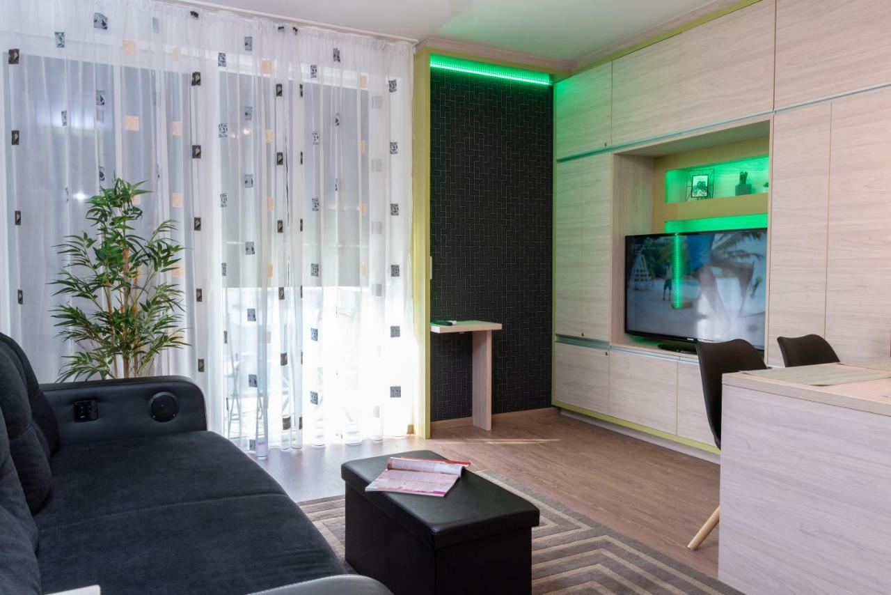 Defne Apartman Debrecen Extérieur photo